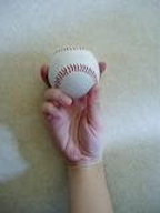 野田 浩司のフォークボールの握り方1