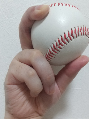 左面から見たフォークボールの握り方