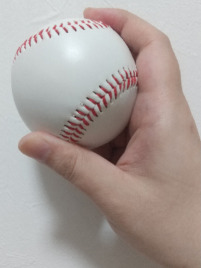右面から見たフォーシーム・ジャイロボールの握り方