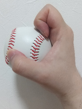 右面から見たナックルボールの握り方