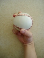 則本 昂大のスライダーの握り方1