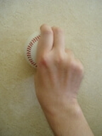 則本 昂大のスライダーの握り方2