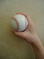 則本 昂大のスライダーの握り方3