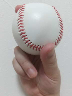 正面から見たシンキング・ファストボールの握り方