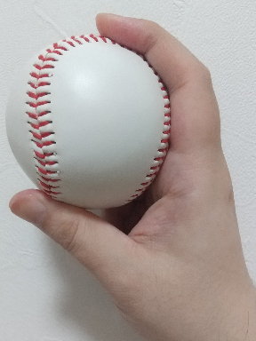 右面から見たシンキング・ファストボールの握り方