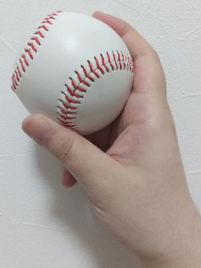 右面から見たスライダーの握り方