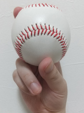 正面から見たスローカーブの握り方