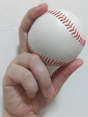 左面から見たツーシーム・ファストボールの握り方
